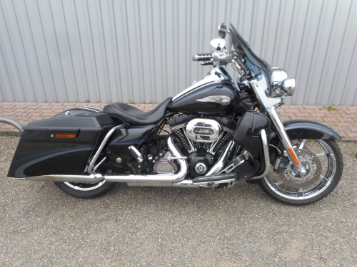 HARLEY DAVIDSON ROAD KING CVO